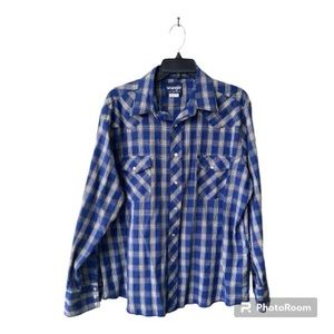 Men’s Wrangler XL blue plaid pearl snap long sleeve button up shirt